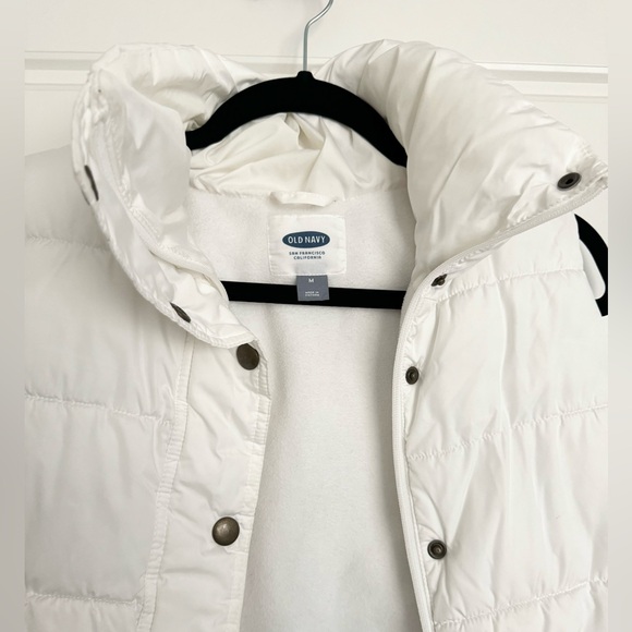 White puffer vest - Picture 2 of 4